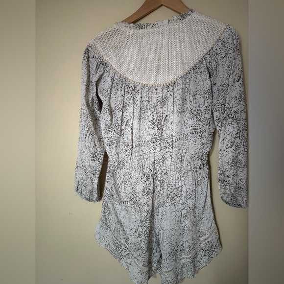 Saylor Jackie Yoke Lace Printed Beaded Romper NWT Small - Picture 11 of 13